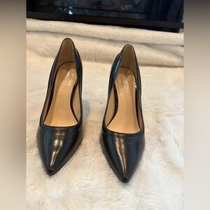Nine West Black Leather Pointed Toe Pumps